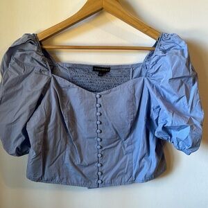 Blue banana Republic crop top, elastic back, button front, Size Large EUC